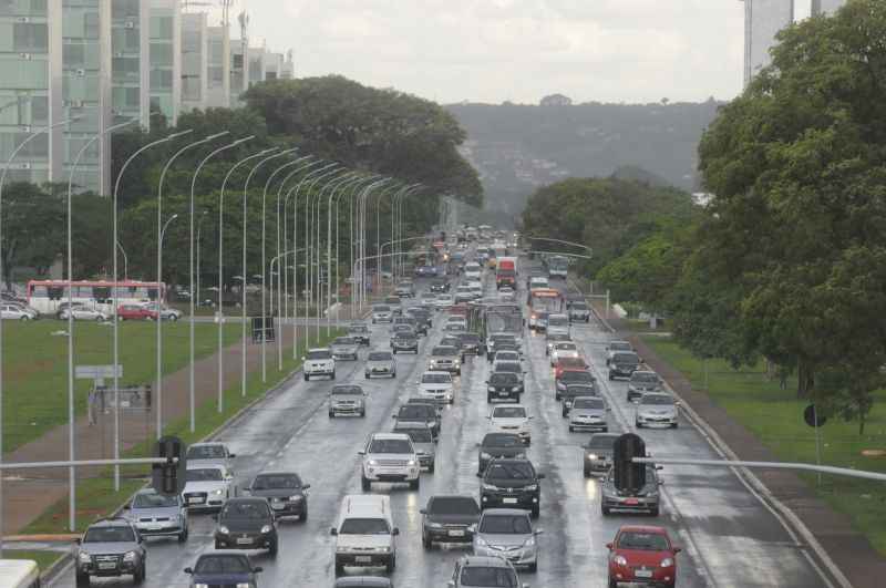 Movimentação de veiculos no centro da cidade