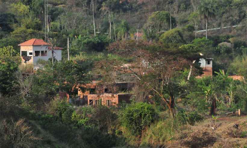 Vista atual do distrito de Bento Rodrigues, destruído pela lama de rejeitos da Barragem do Fundão