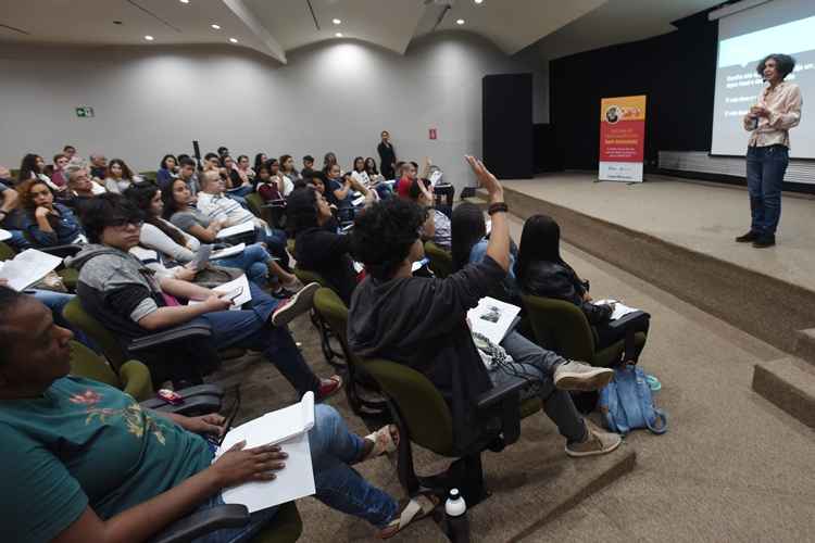 Dad fala ao público: auditório esteve lotado de candidatos e demais interessados em aprender