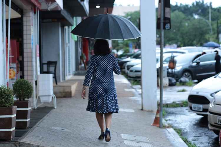 Clima se manterá abafado e chuvoso durante todo o fim de semana