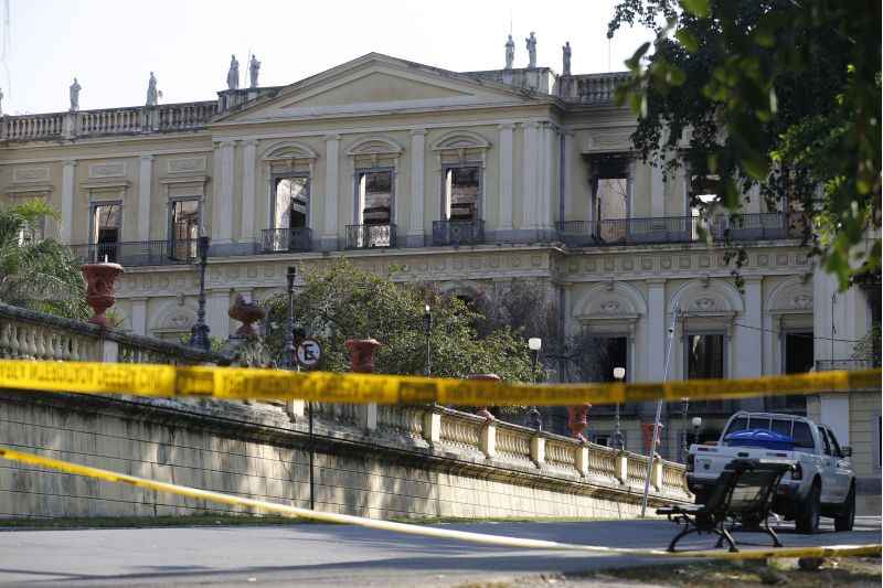 Em 2 de setembro, um incêndio destruiu o prédio e 90% do acervo do Museu Nacional, no Rio de Janeiro