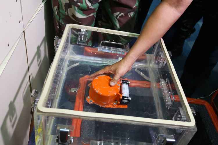 Indonésia recupera uma caixa-preta de avião que caiu com 189 pessoas 