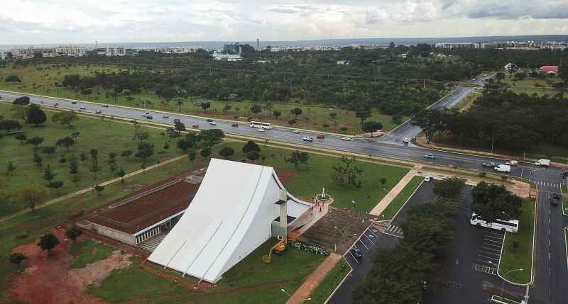 A única via liberada será a saída do estacionamento da Catedral Rainha da Paz para a S1