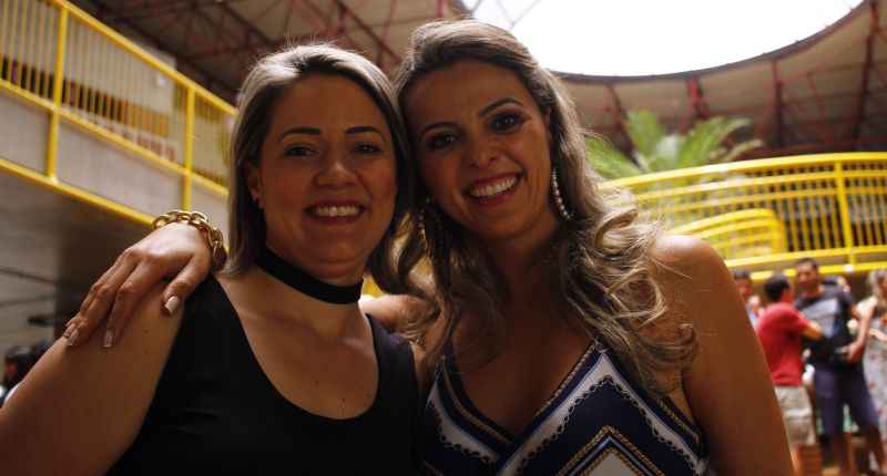 Depois de 20 anos, estudantes de 14 turmas do 3º ano do ensino médio do Sigma se reuniram para lembrar os tempos de escola. Encontro contou com homenagens a amigos, ex-professores e terminou com festa organizada pelos próprios ex-alunos