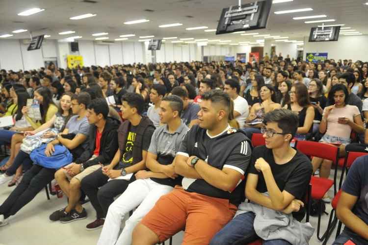 Cerca de 500 candidatos participaram de aulão promovido por cursinho na véspera do exame: descontração e foco para garantir bom resultado