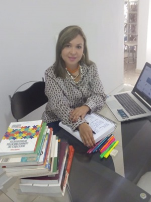 Roberta estuda seis horas por dia para as provas