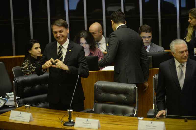 O presidente eleito, Jair Bolsonaro, o presidente da república, Michel Temer durante sessão especial realizada no Congresso Nacional, em Brasília para celebrar os 30 anos da Constituição