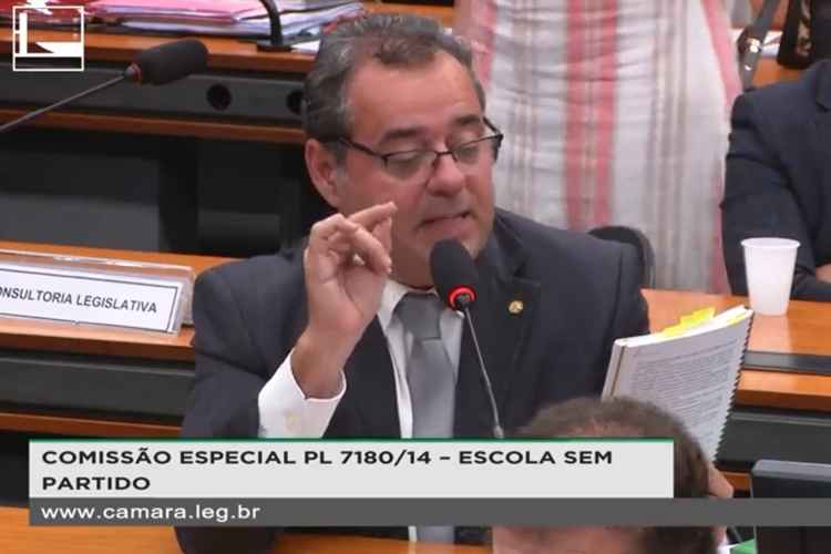 Deputado Danilo Cabral recorre à Constituição Federal