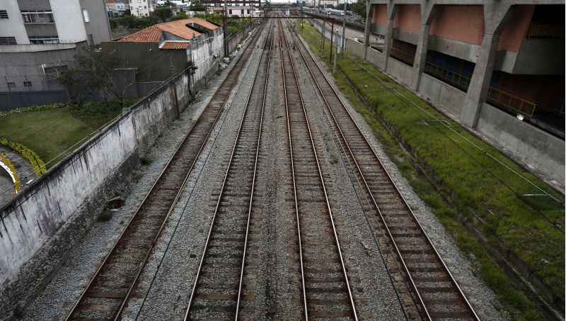 Empresa pagará R$ 30 mil a segurança obrigado a remover corpos de trilhos da CPTM