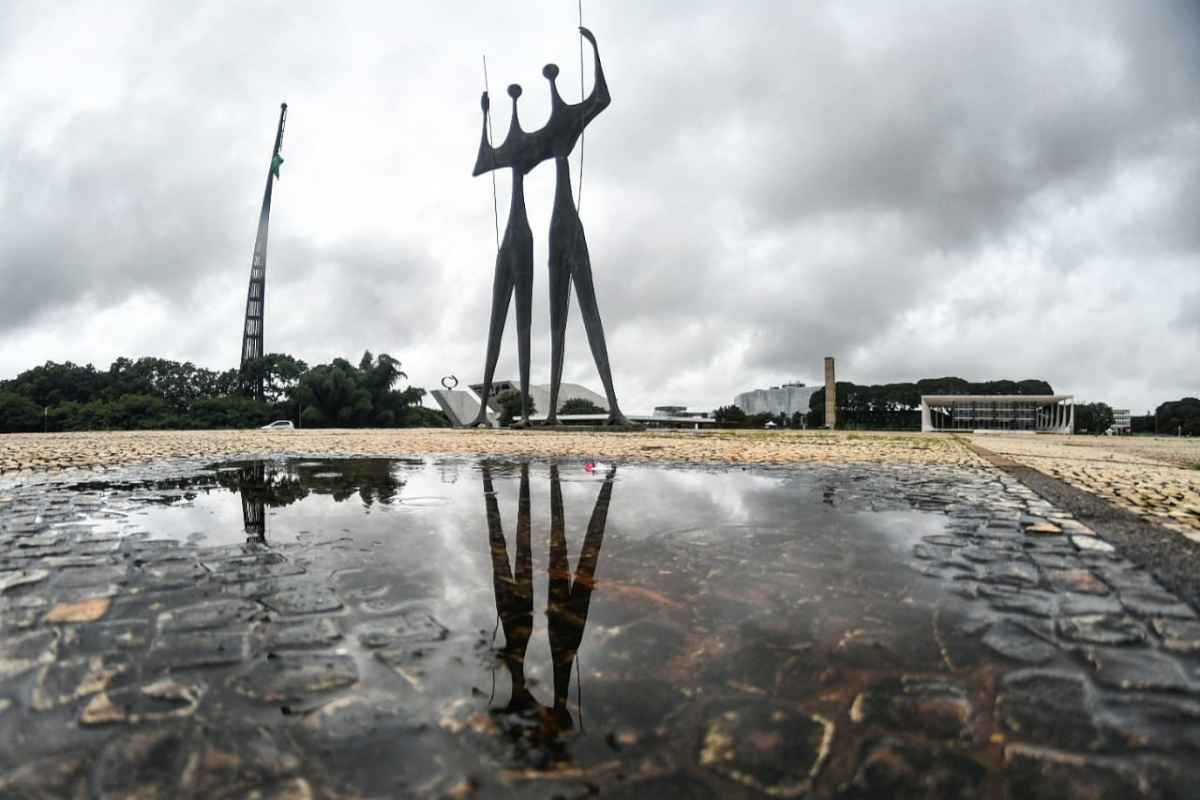 Céu ficará nublado a maior parte do dia