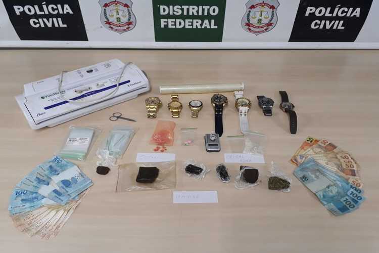 Na casa do suspeito, foram encontradas drogas avaliadas em R$ 8 mil