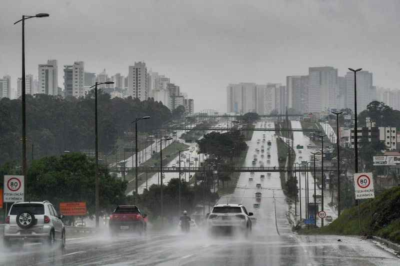 Chuva na Estrada Parque Taguatinga (EPTG): novembro acima da média