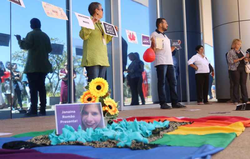 Protesto contra violação: país é o quinto do mundo em assassinato de mulheres. A morte de pessoas negras cresceu 23% em uma década