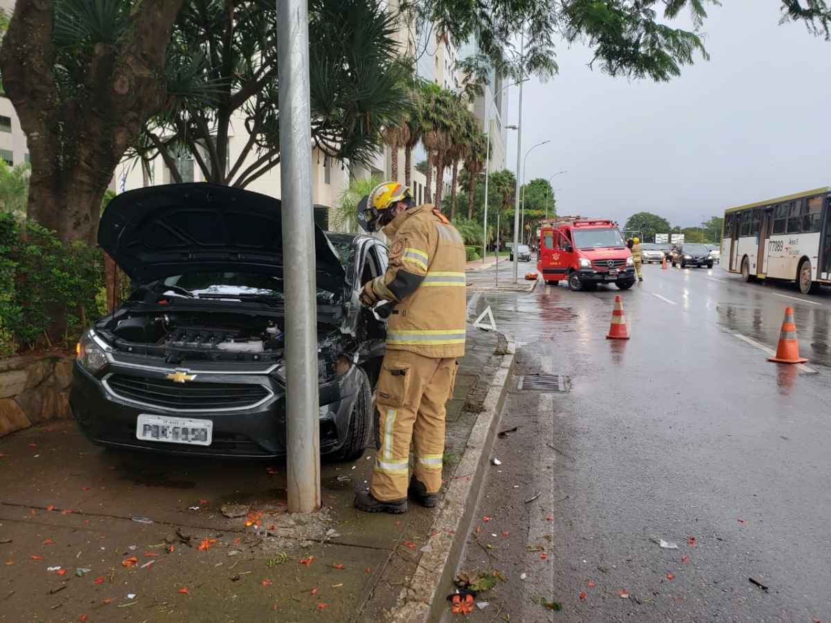 Acidente foi o segundo em menos de uma hora, no Plano Piloto