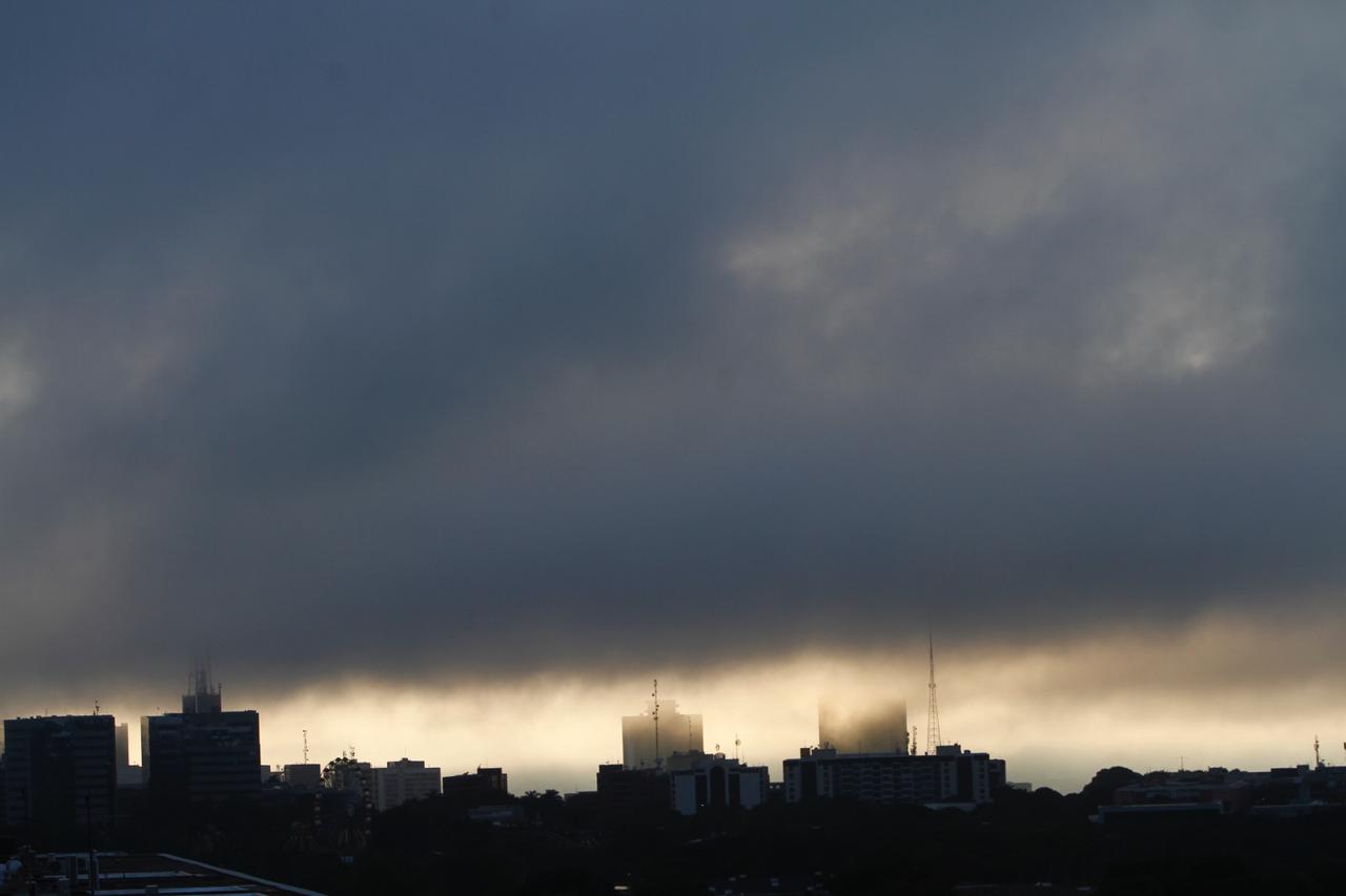 Tempo fechado e sol puderam ser vistos no mesmo clique da fotógrafa Ana Rayssa