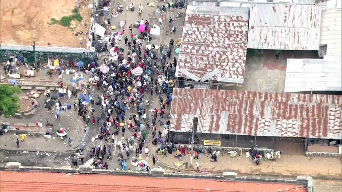 Usuários da Cracolândia são cercados por PMs, GCMs e policiais civis durante operação na região