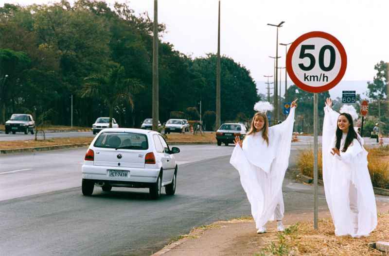 Mais de 90 países já fixam 50 km/h como limite em seus centros urbanos