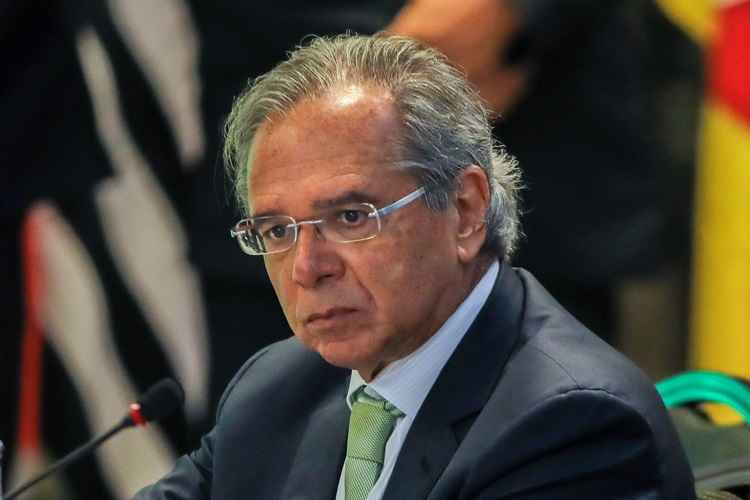 Brazilian economist Paulo Guedes, who was appointed by Brazilian President-elect Jair Bolsonaro as Economy Minister, gestures during a meeting with the newly elected governors in Brasilia on November 14, 2018. / AFP / Sergio LIMA