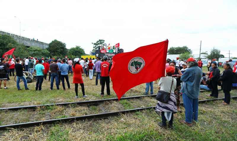 O acampamento fica na Fazenda Garapu, que foi ocupada pelos sem-terra em julho de 2017. Conforme o MST, as terras estavam abandonadas