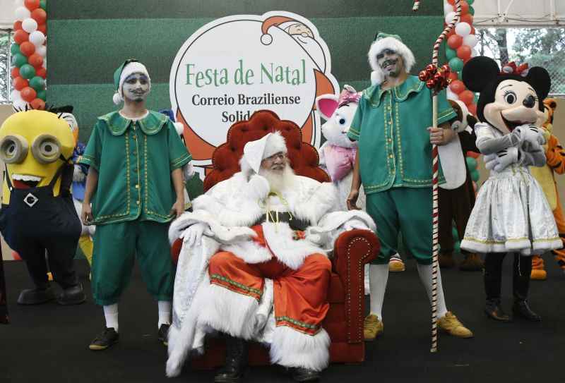 O Papai Noel e outros personagens do imaginário infantil alegraram a meninada