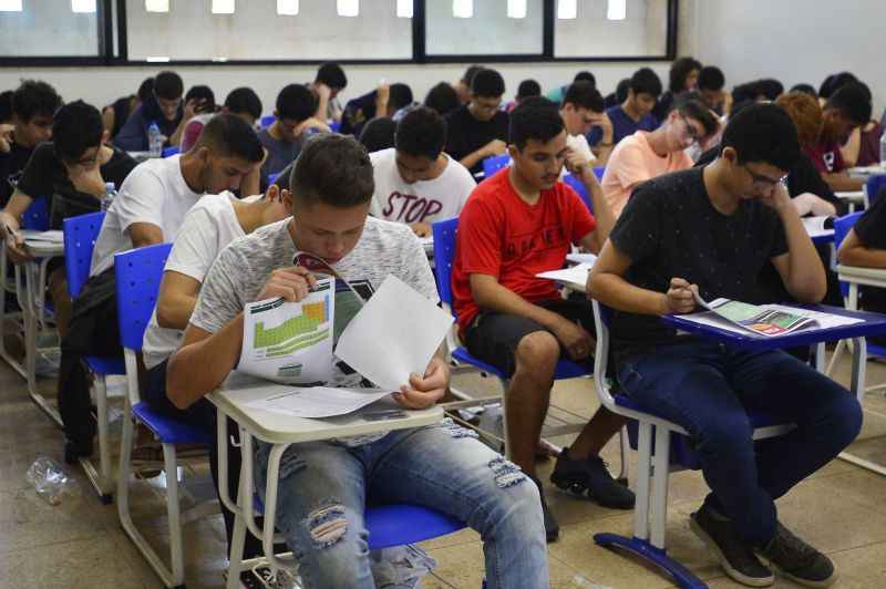 Alunos fazendo prova do PAS da UnB