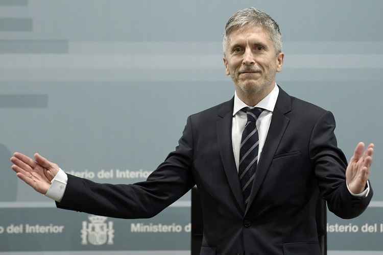 The new Spanish interior minister Fernando Grande-Marlaska attends the portfolio handover ceremony at the Interior Ministry headquarters in Madrid on June 7, 2018. King Felipe VI today swore in Spain's new pro-EU government with a record 11 women members including in key posts such as defence and economy, and six male ministers. / AFP / OSCAR DEL POZO