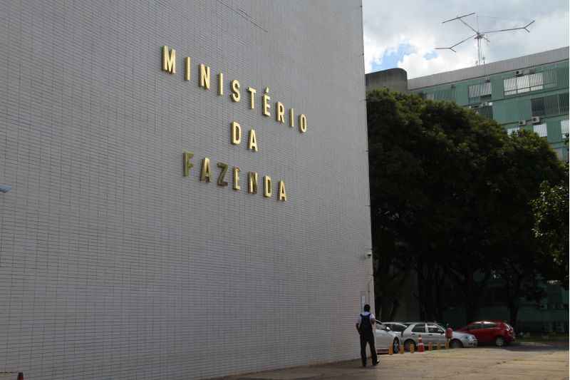 O governo também prevê a mudança na tributação das LCA/LCI, hoje isentas, com imposto de renda de 15% sobre o rendimento