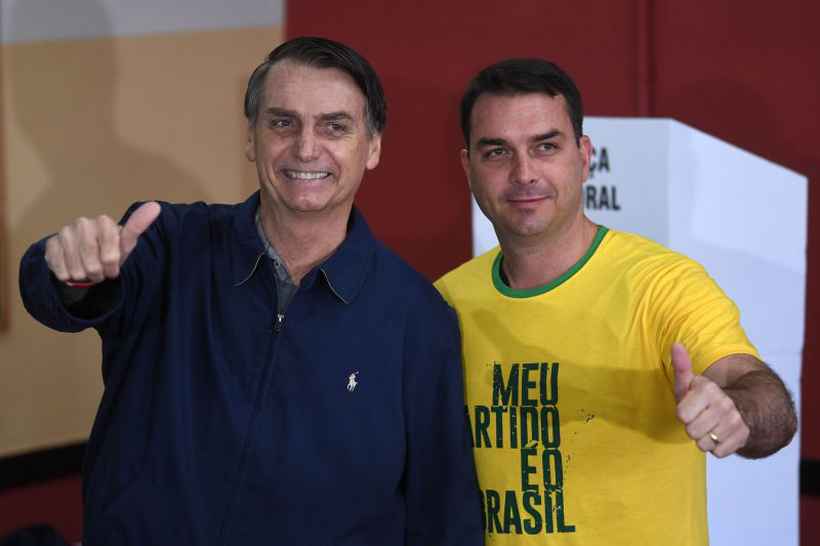 Jair Bolsonaro e Flávio Bolsonaro