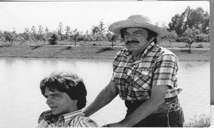 O ator Amácio Mazzaropi (D), em uma cena do filme A banda das velhas virgens