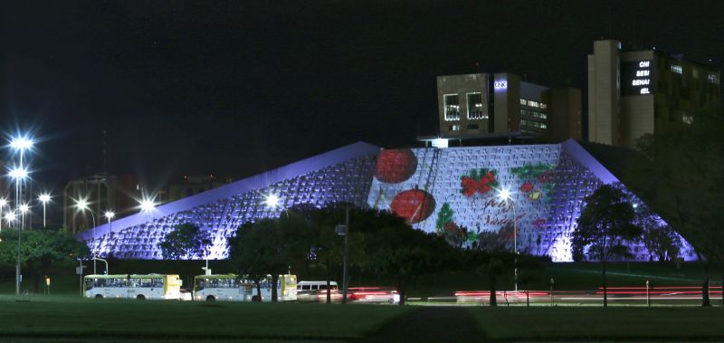 Lojas e Shoppings terão horário especial na véspera de Natal