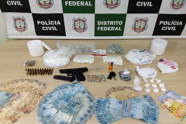 Com o traficante, policia encontrou três quilos de cocaína, arma e R$ 9,6 mil