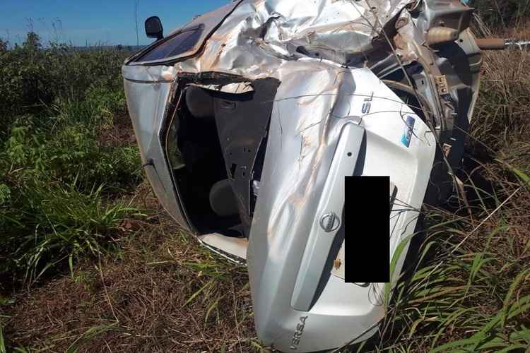 Adolescentes capotaram o carro durante fuga