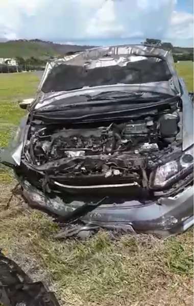 Carro da vítima ficou destruído