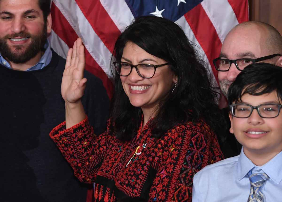 Tlaib é uma das duas primeiras mulheres muçulmanas a tomar posse no Congresso