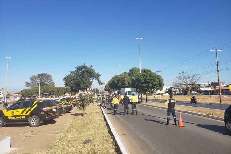 Detran terá que pagar R$ 18 mil por apreender e leiloar carro de motorista