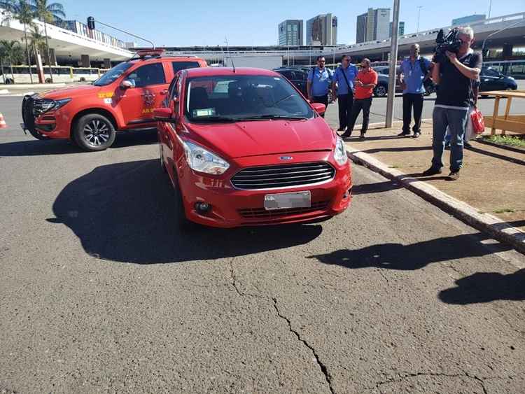 Motoristas teriam colidido os veículos ao realizarem a curva de entrada para o Eixão Sul