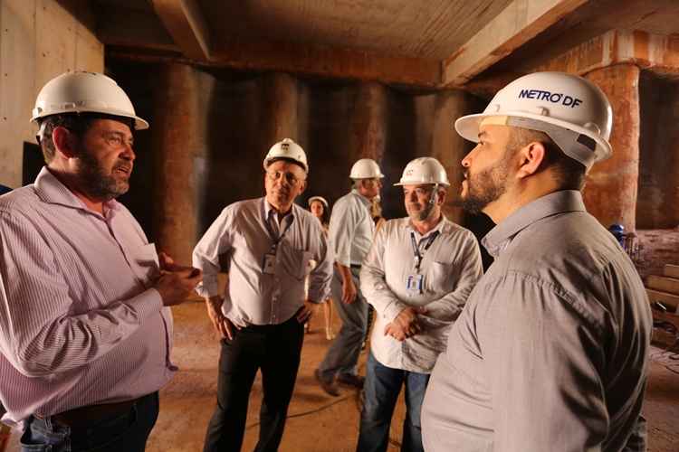 O presidente do Metrô-DF, Handerson Cabral Ribeiro, e o diretor técnico, Luiz Carlos Tanezini, visitaram as obras de conclusão das Estações 106 e 110 Sul