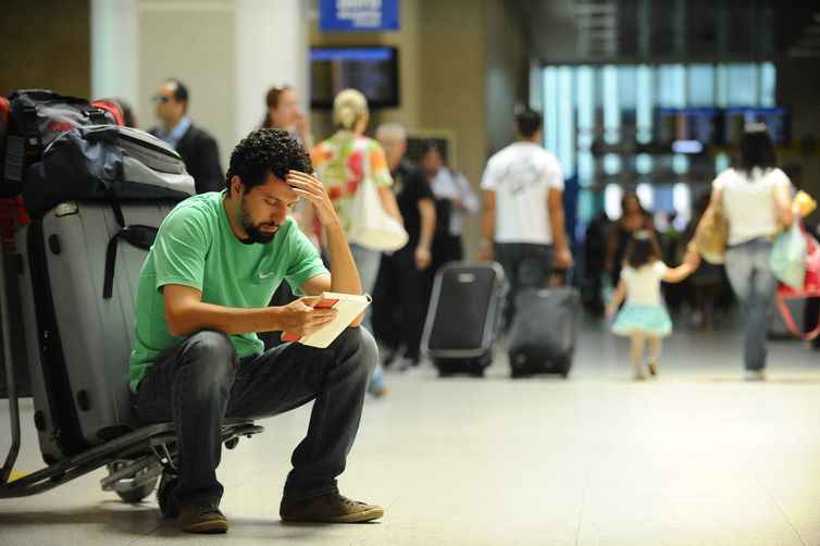 As tarifas aeroportuárias são valores pagos aos operadores do setor pelas companhias aéreas, pelo operador da aeronave ou pelo passageiro