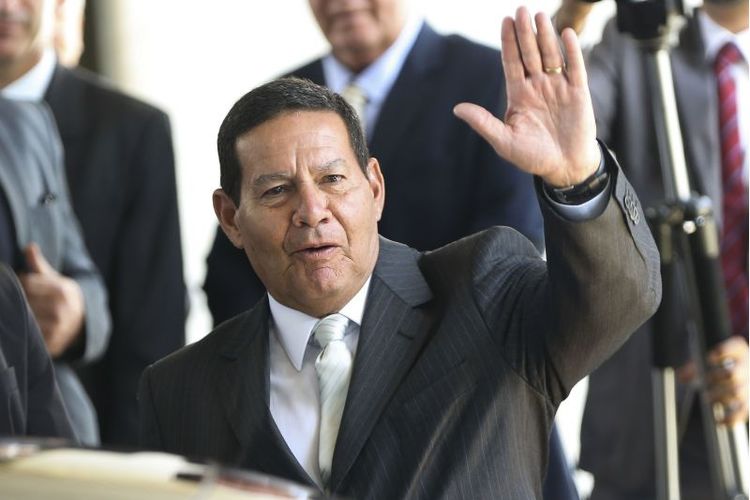 foto do presidente em exercício, Hamilton Mourão,