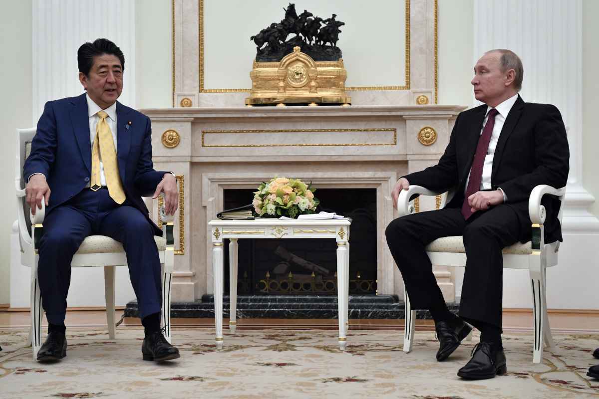 Abe e Putin se reúnem para discutir espinhosa questão das ilhas Curilas