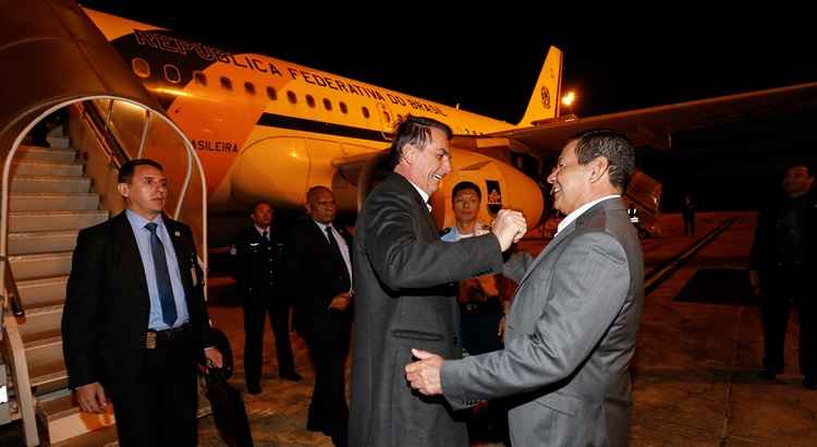 Presidente da República, Jair Bolsonaro é recebido pelo Vice-Presidente, Hamilton Mourão