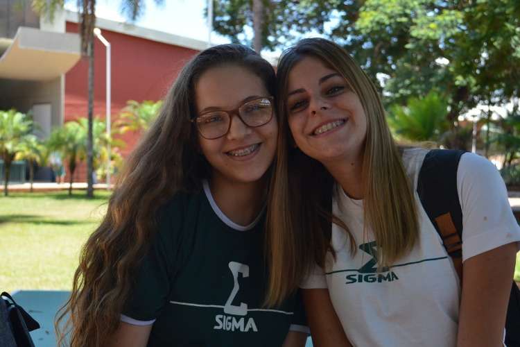 Ana Luísa e Andressa retomaram os estudos na quarta