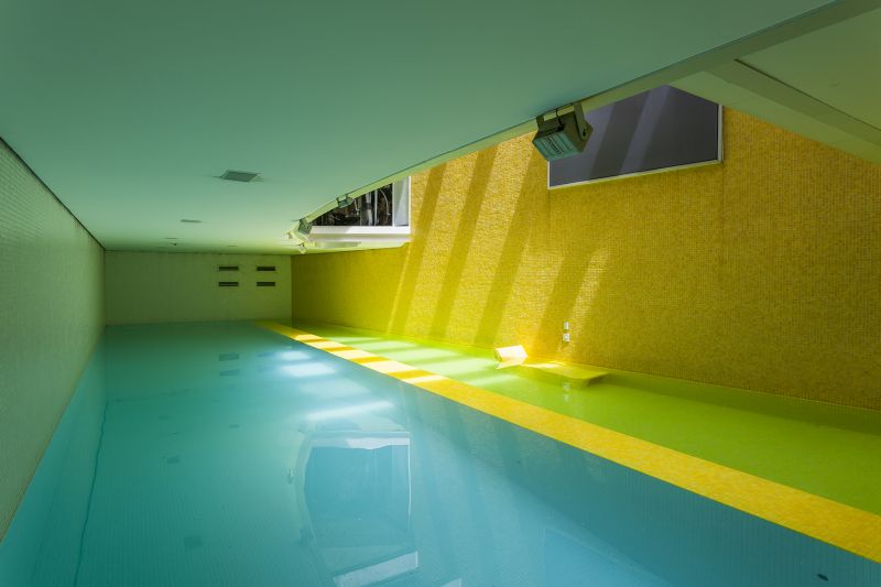 Piscina do spa do Hotel Unique, em São Paulo.