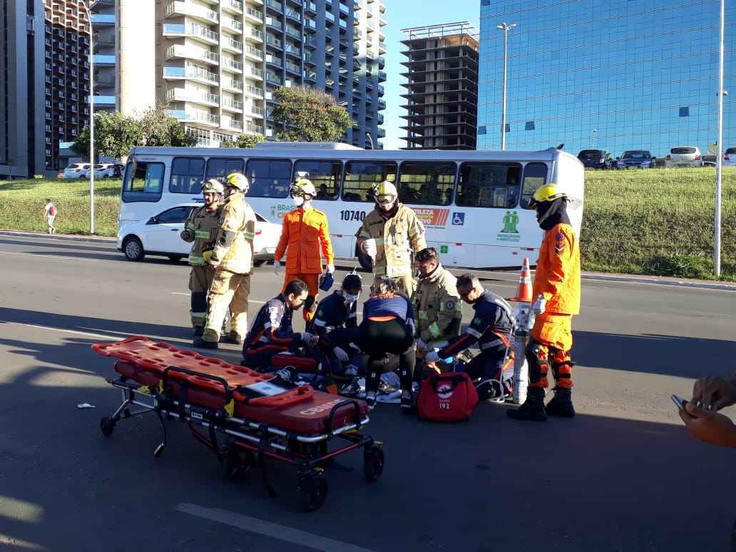 Corpo de Bombeiros socorre vítima de atropelamento