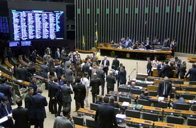 Crédito: Leonardo Prado/Câmara dos Deputados. Brasil. Brasília - DF. Política. Sessão Extraordinária. Ordem do dia para discussão e votação de diversos projetos, no plenário.