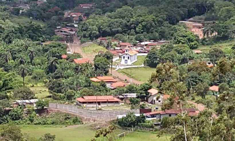 Famílias que vivem na comunidade do Socorro, em Barão de Cocais, deixaram o local na madrugada desta sexta-feira