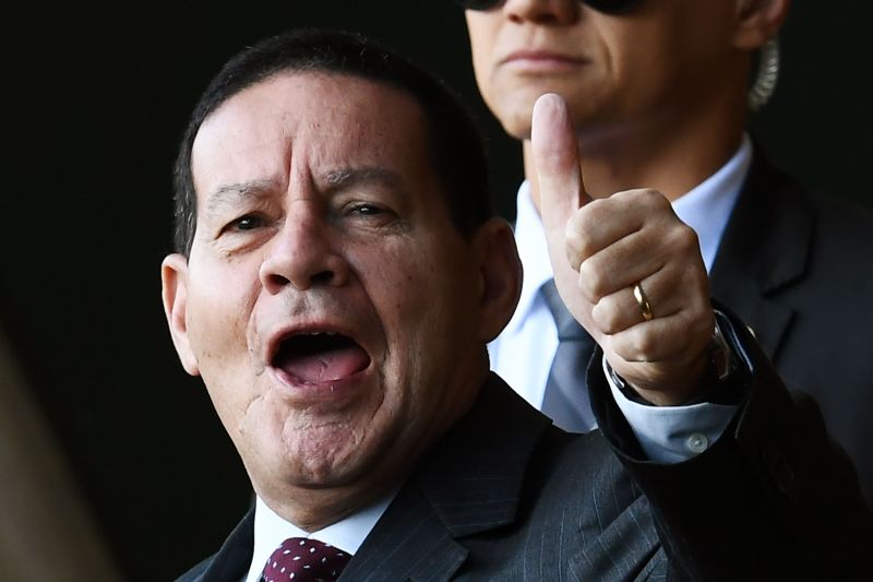 Sem Bolsonaro, Mourão foi responsável por comandar os dois últimos encontros com ministros