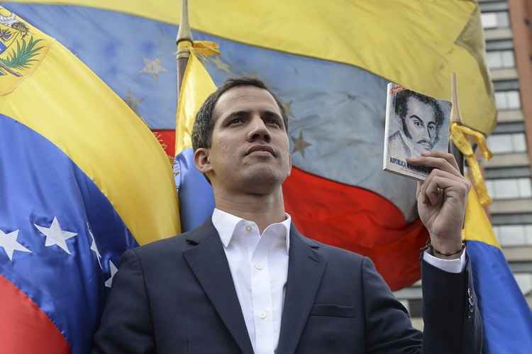 Guaidó convoca manifestação em favor de ajuda humanitária