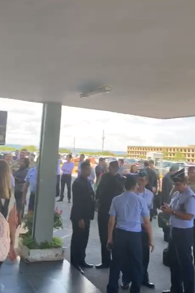 VÍDEO: suspeita de vazamento de gás esvazia Ministério da Defesa