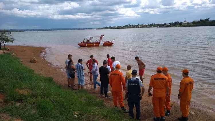 Bombeiros realizaram buscas pelo corpo na Prainha do Lago Norte